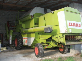 Claas Dominator 86 ,heder 4 m,silnik mercedes 150KM,sieczka