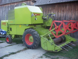 kombajn zbozowy Claas Compakt 30 heder 2,50 m, silnik 4 per