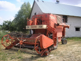 Kombajn zbozowy FAHR 1000, szer. hedra 3,60 m. sieczkarnia.