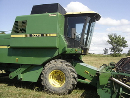 Sprzedam kombajn zbozowy John Deere 1075,kabina,sieczkarni